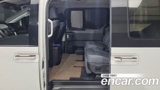 Hyundai Staria 2025 — photo 7