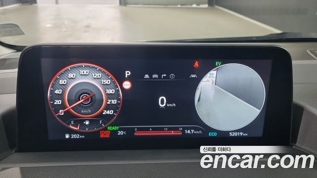 Hyundai Staria 2025 — photo 8