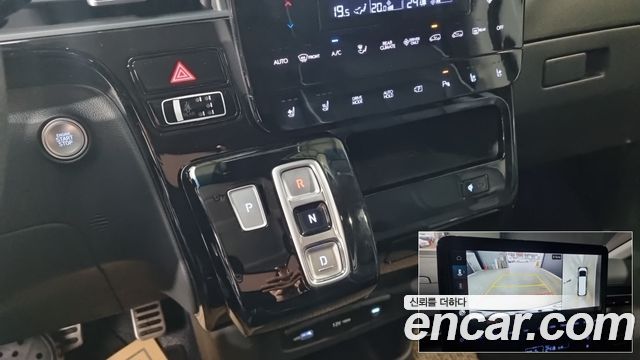 Hyundai Staria 2025 — photo 9