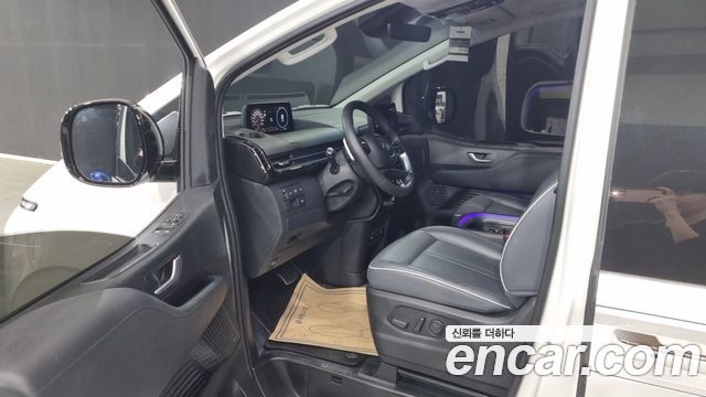 Hyundai Staria 2025 — photo 10