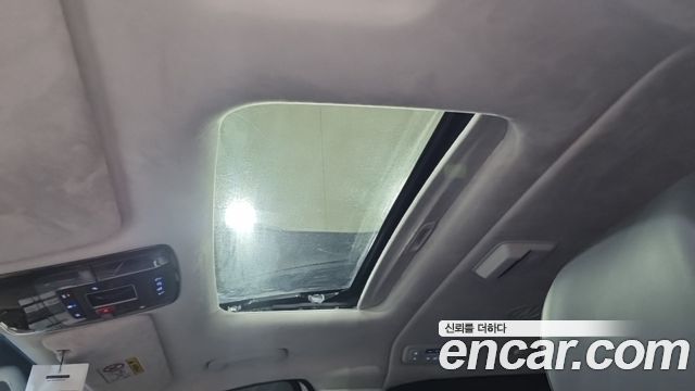 Hyundai Staria 2025 — photo 11