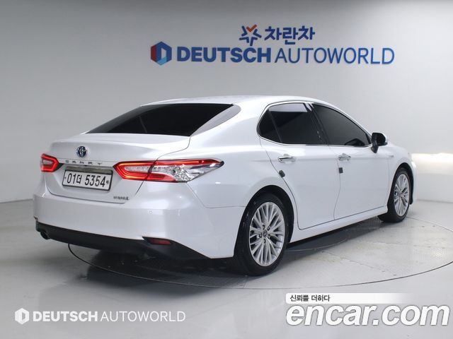 Toyota Camry 2019 — photo 2