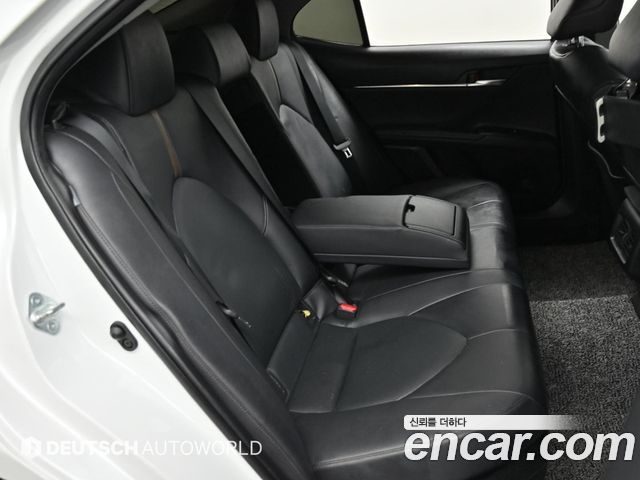 Toyota Camry 2019 — photo 11