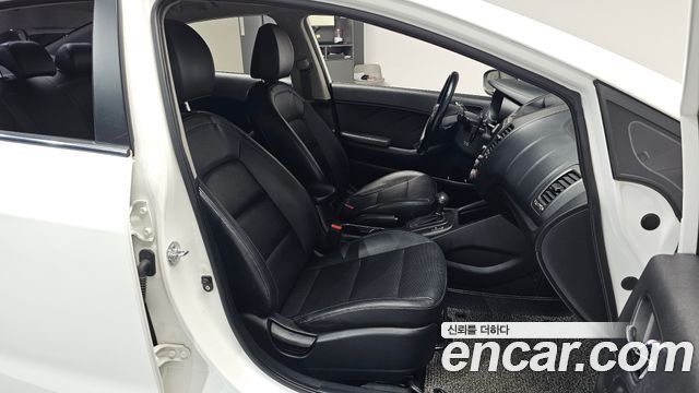 Kia K3 2013 — photo 12