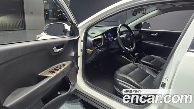 Kia Stonic 2018 — photo 13