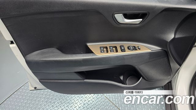 Kia Stonic 2018 — photo 14