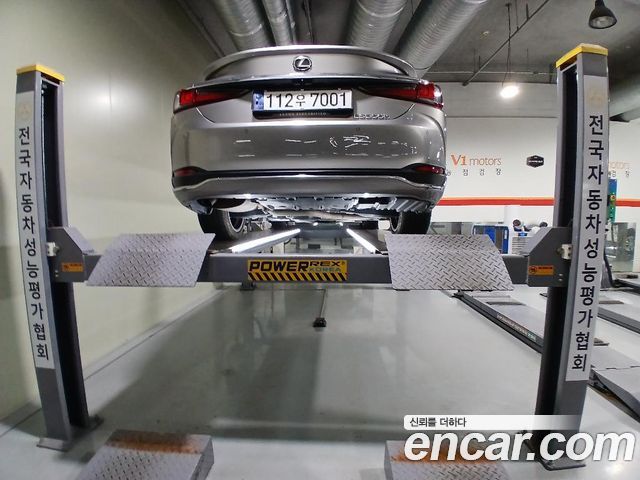 Lexus ES 2025 — photo 2