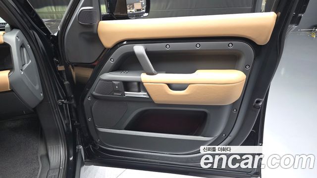 Land Rover Defender 2026 — photo 14