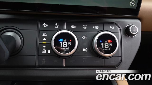Land Rover Defender 2026 — photo 29