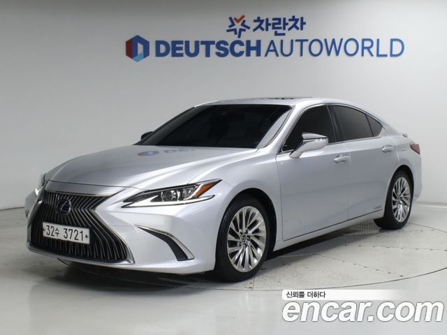 Lexus ES 2019 — photo 1