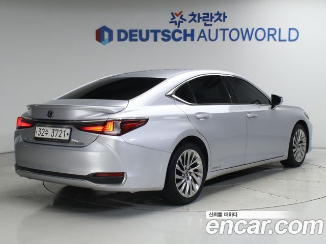 Lexus ES 2019 — photo 2