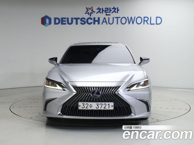 Lexus ES 2019 — photo 3