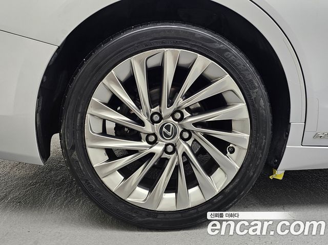 Lexus ES 2019 — photo 5