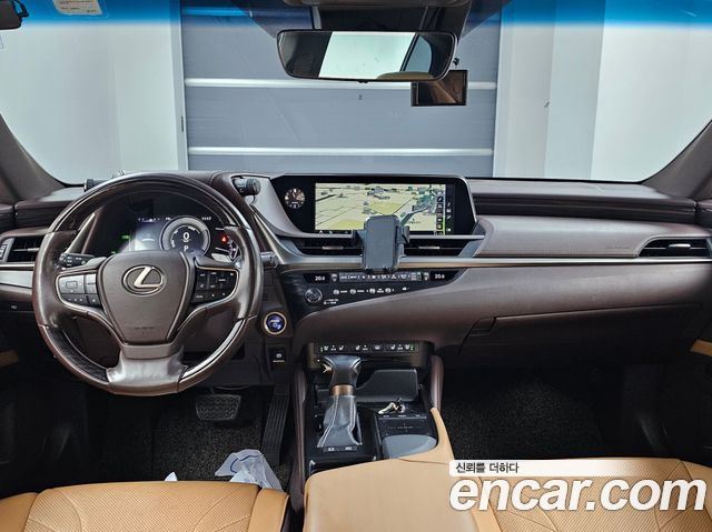Lexus ES 2019 — photo 7