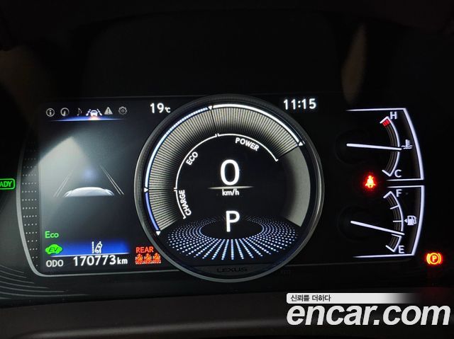 Lexus ES 2019 — photo 8