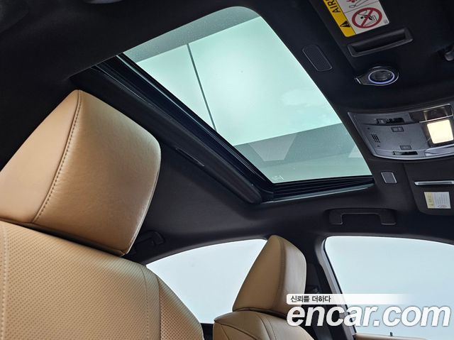 Lexus ES 2019 — photo 18