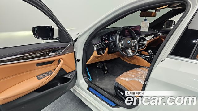 BMW 5-Series 2021 — photo 13