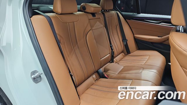 BMW 5-Series 2021 — photo 17