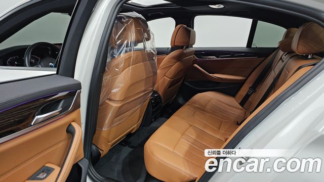 BMW 5-Series 2021 — photo 18