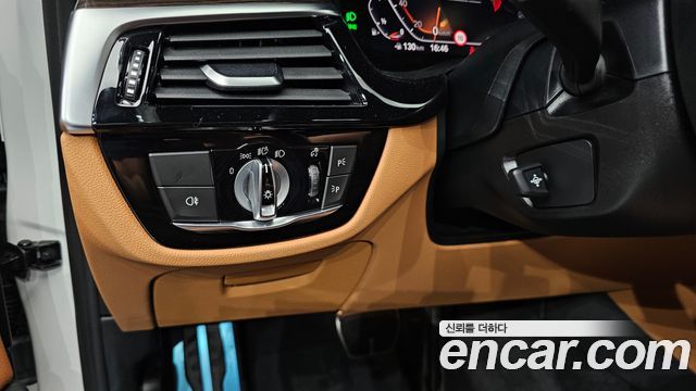 BMW 5-Series 2021 — photo 20