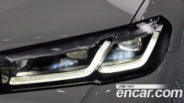 BMW 5-Series 2021 — photo 8