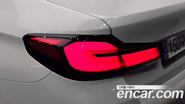 BMW 5-Series 2021 — photo 9