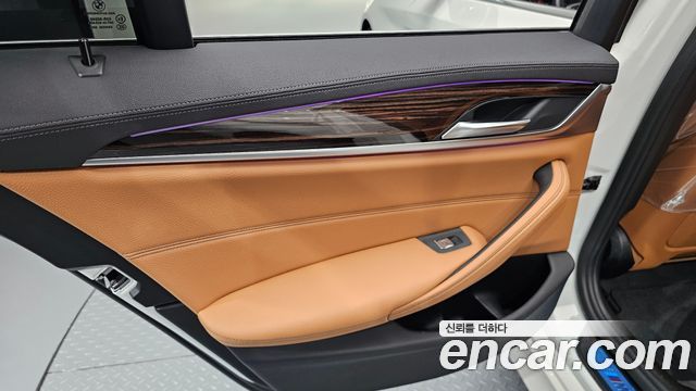 BMW 5-Series 2021 — photo 15