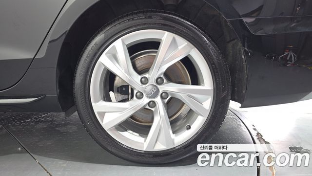 Audi A4 2021 — photo 7