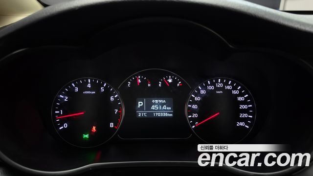 Kia Carens 2018 — photo 11