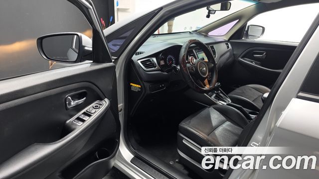 Kia Carens 2018 — photo 13