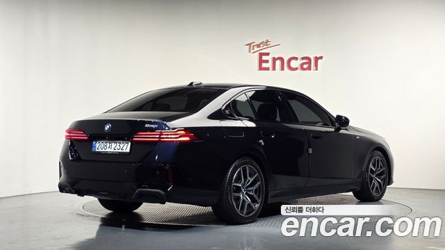 BMW 5-Series 2025 — photo 2