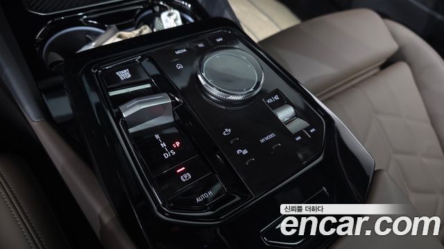 BMW 5-Series 2025 — photo 12