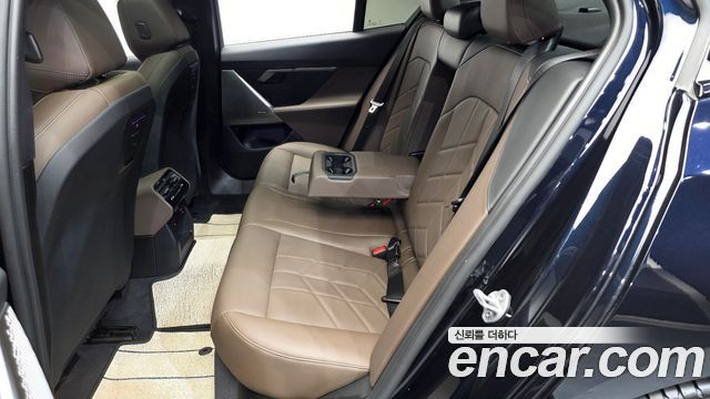 BMW 5-Series 2025 — photo 17