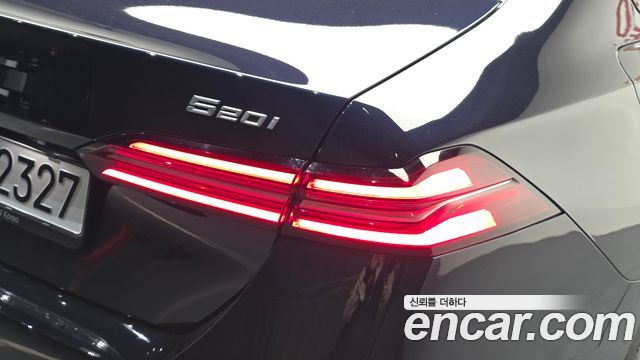 BMW 5-Series 2025 — photo 9