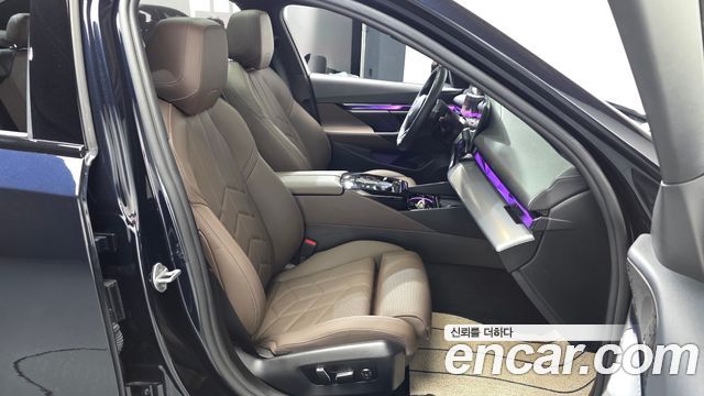 BMW 5-Series 2025 — photo 16