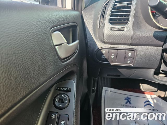 Kia K3 2017 — photo 10