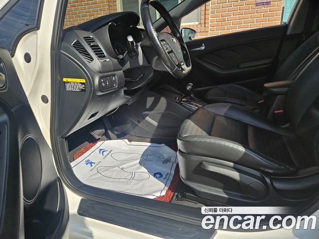 Kia K3 2017 — photo 13