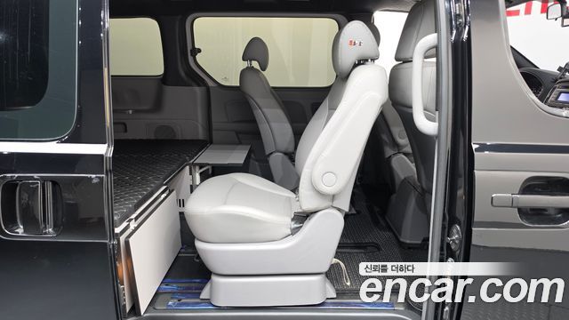 Hyundai Starex 2019 — photo 13