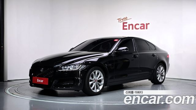 Jaguar XF 2018 — photo 1