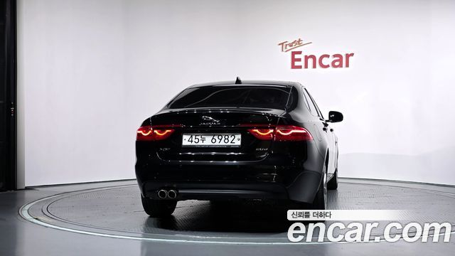 Jaguar XF 2018 — photo 4