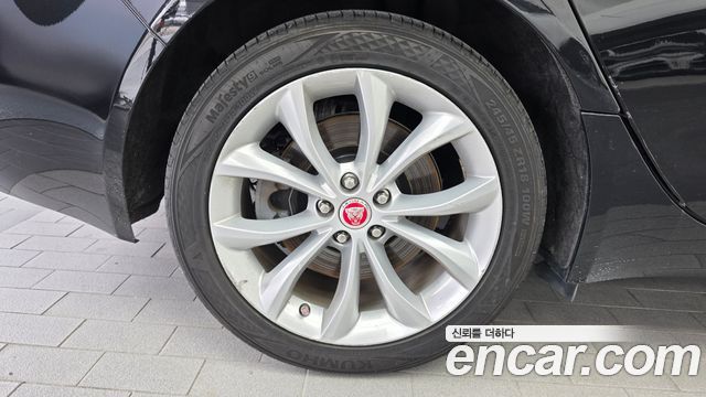 Jaguar XF 2018 — photo 5