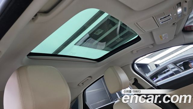 Jaguar XF 2018 — photo 21