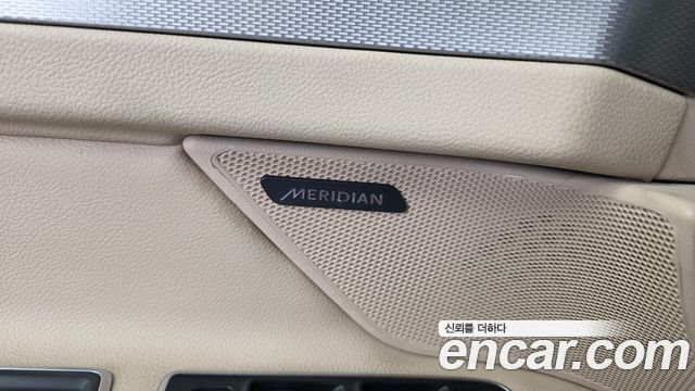 Jaguar XF 2018 — photo 23