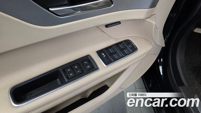 Jaguar XF 2018 — photo 35