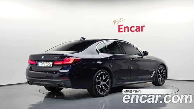 BMW 5-Series 2022 — photo 2