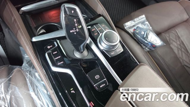 BMW 5-Series 2022 — photo 12