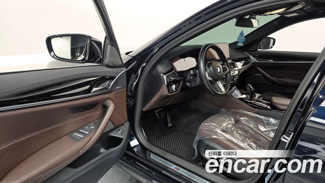 BMW 5-Series 2022 — photo 13