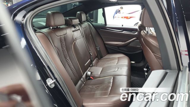 BMW 5-Series 2022 — photo 17