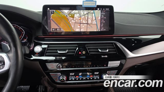 BMW 5-Series 2022 — photo 18