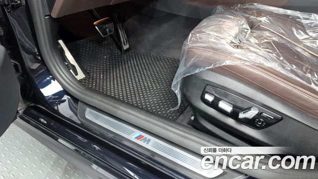 BMW 5-Series 2022 — photo 24